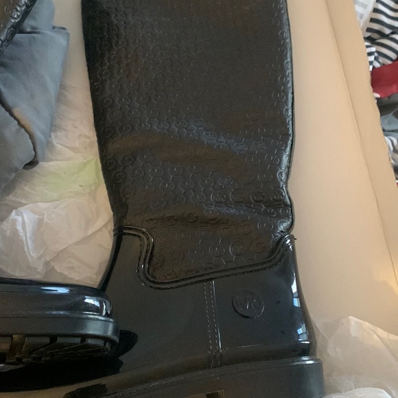 All brand new Michael kors boots are real price is negotiable size is 8.5 all - Picture 1 of 5
